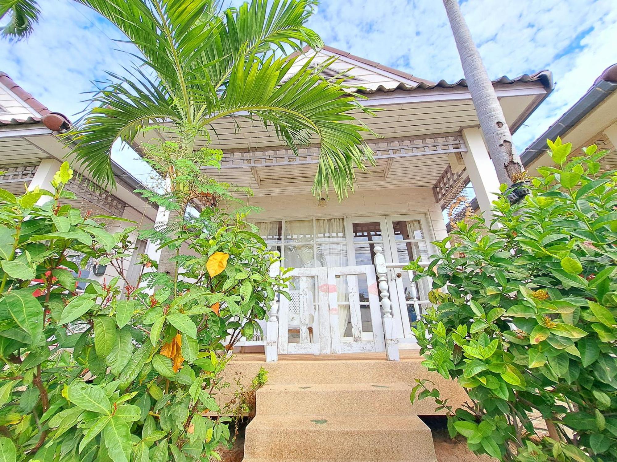 Prathana Garden Beach Resort Хуа Хин Экстерьер фото