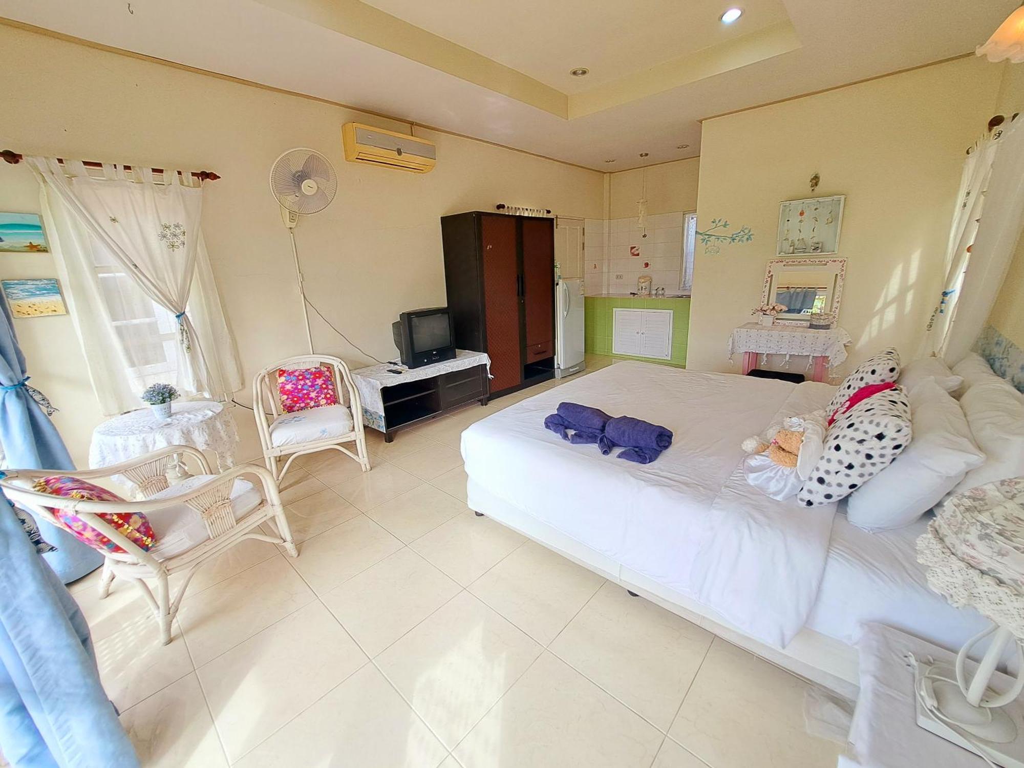Prathana Garden Beach Resort Хуа Хин Экстерьер фото
